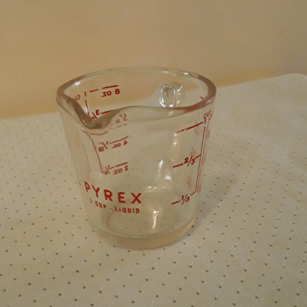 Pyrex Vintage pre 1953 1 cup measuring cup